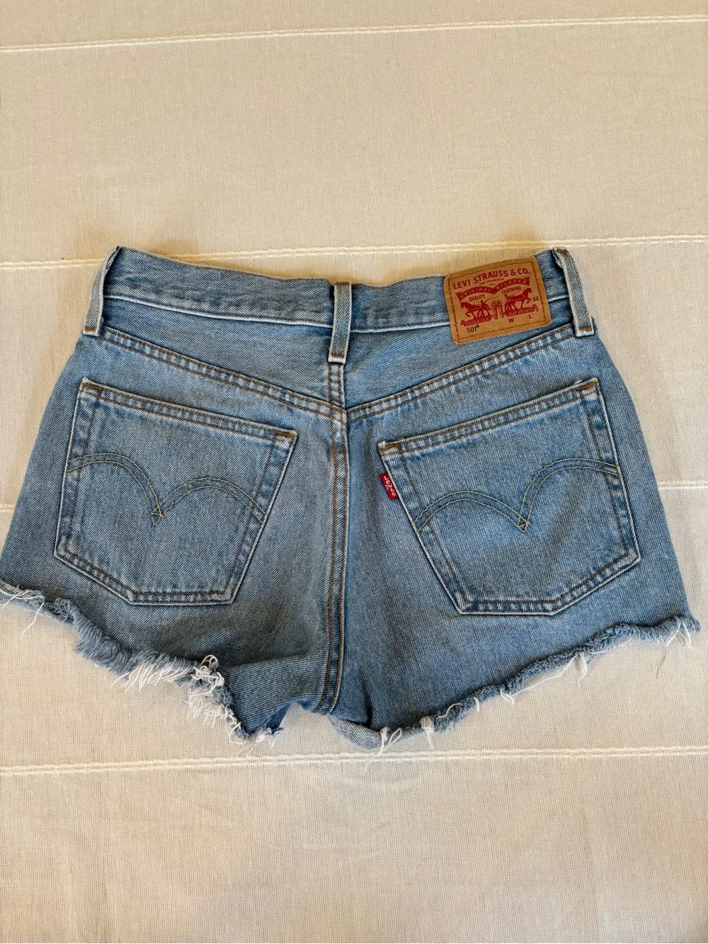Levi’s 501 Original‎ High Rise Cutoff Denim Shorts Light Wash Button Fly Size 25